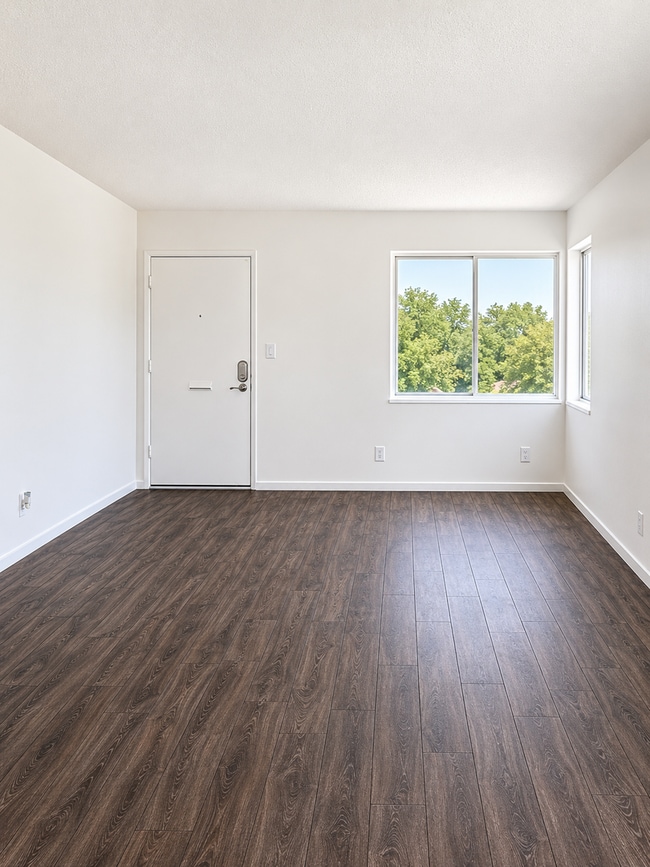 Building Photo - 3357po