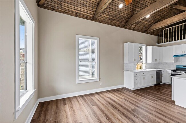 Foto del edificio - 1724 Winnie St