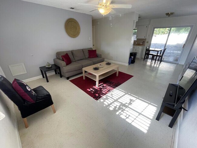 Building Photo - 8603 Woodstone Dr