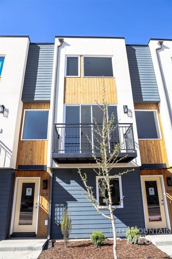 Foto principal - 2254 W Kootenai St