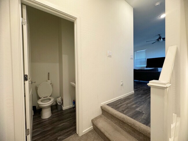 Foto del edificio - 2337 E Huntington Dr