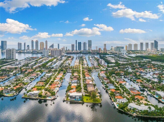 Foto del edificio - 3344 NE 167th St