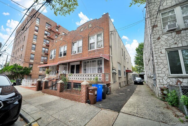 Foto del edificio - 251 E 46th St