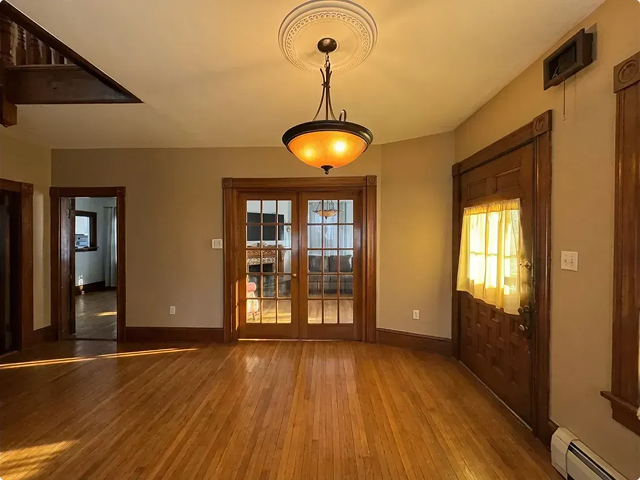 Foyer - 16 Boston Ave