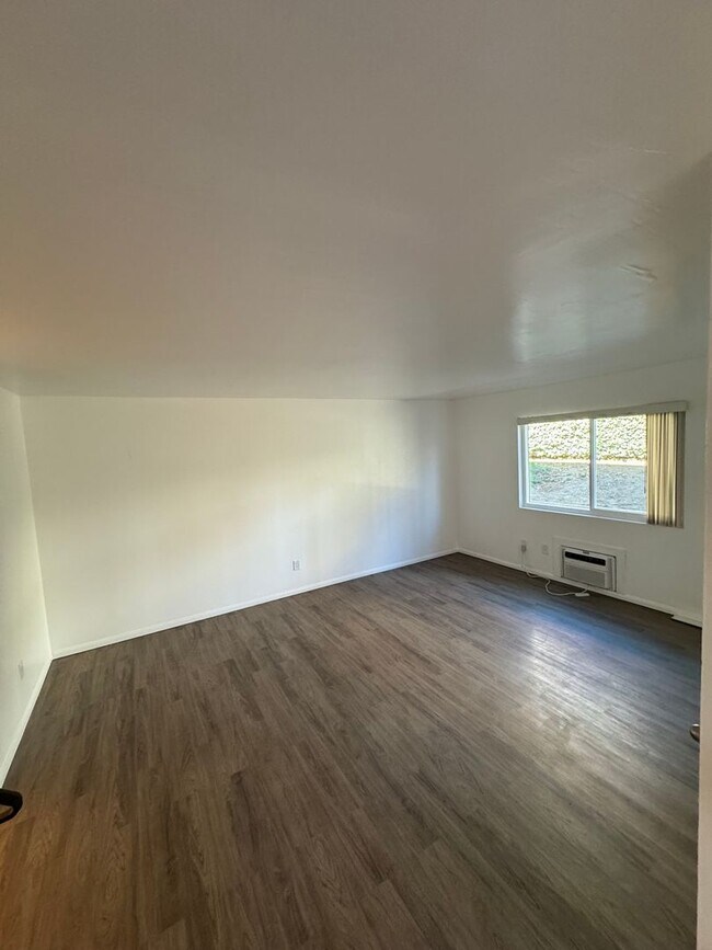 Building Photo - Coming soon Spacious 2 Bedroom, 1.5 Bath Two-Story Townhome in Spring Valley