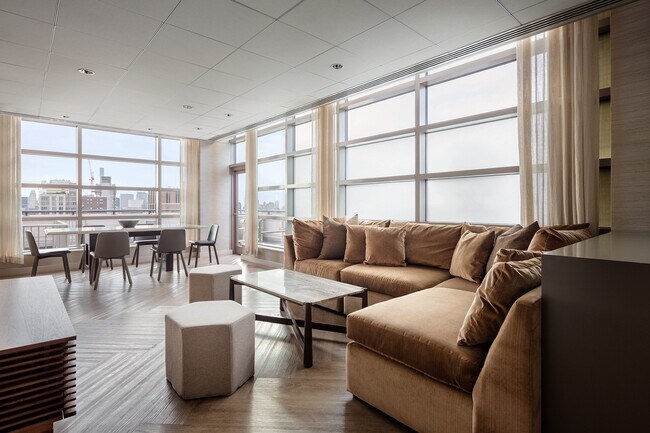 Foto del edificio - 215 E 96th St