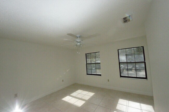 Foto del edificio - 140 Lime Rd