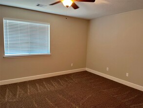 Building Photo - 3951 Town Park Ln