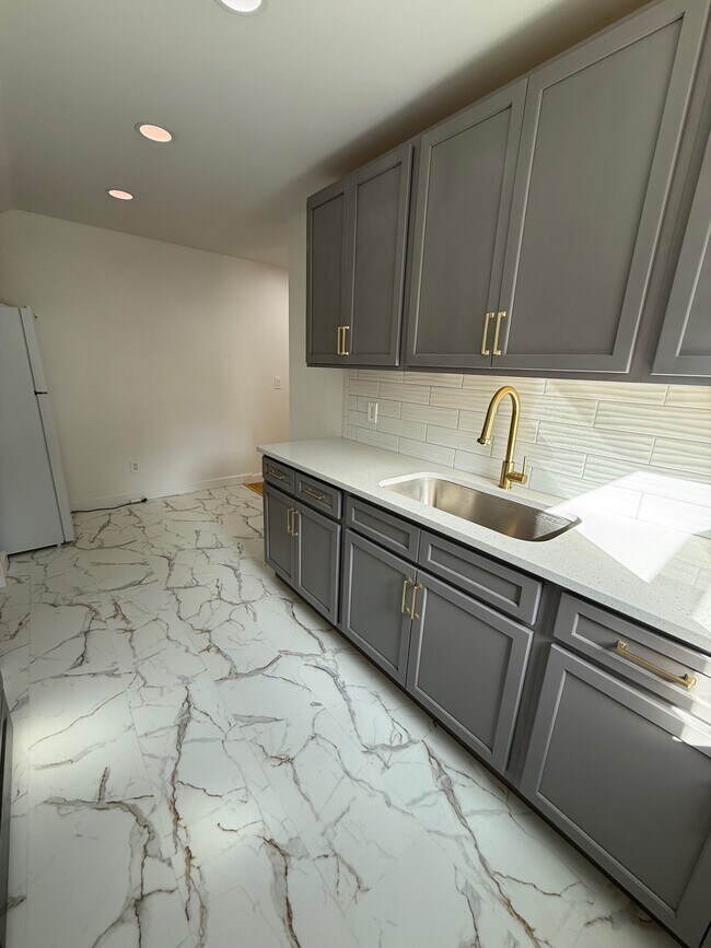 Updated kitchen - 5 Park St