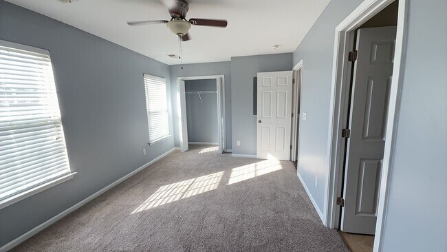 Foto del edificio - Totally renovated 2BR/2.5BA townhouse in t...