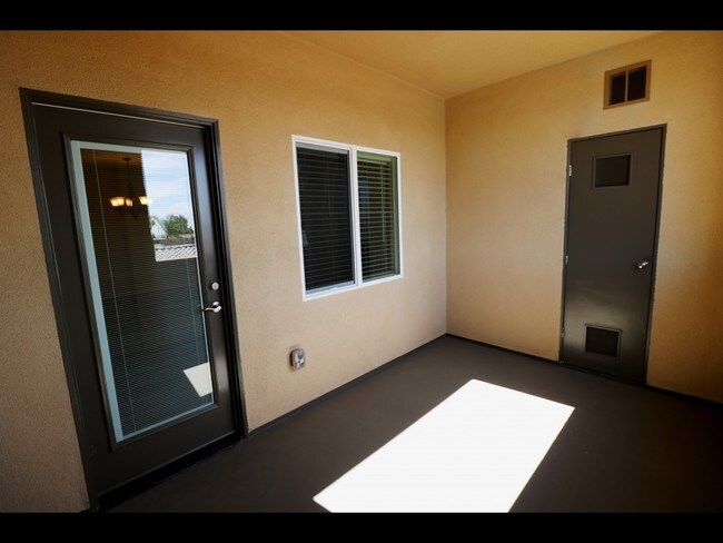 Foto del edificio - 600 S Riverside Ave
