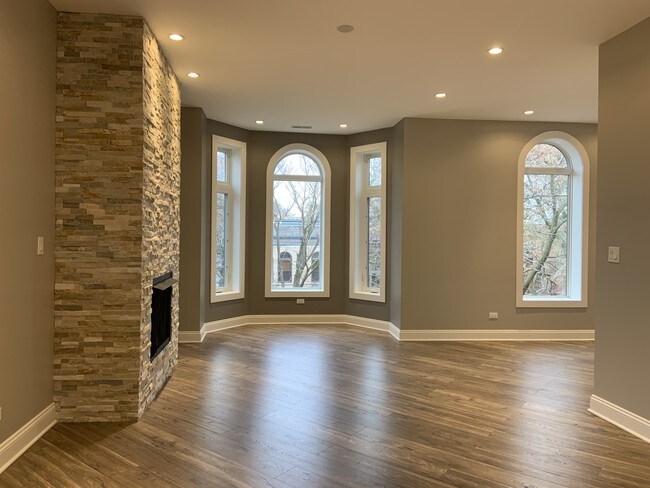 Foto del edificio - 1254 N Hoyne Ave