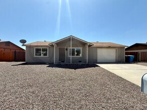 Building Photo - 4039 E Friess Dr