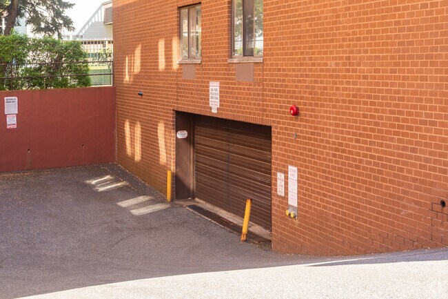 Building Photo - Chestnut Hill at Essex Park