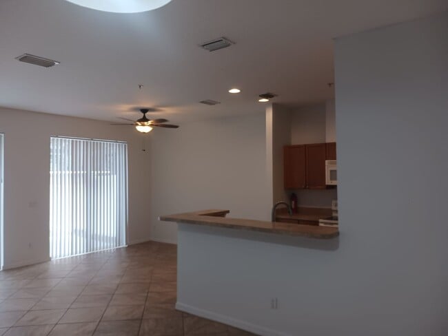Building Photo - 620 Pinebranch Cir