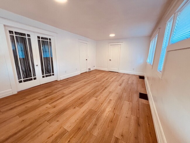 Building Photo - 978 W 100 N