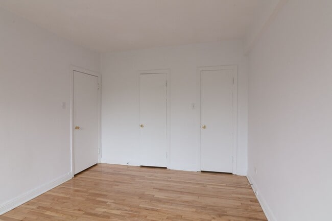 Building Photo - 10 Av. Rosemount