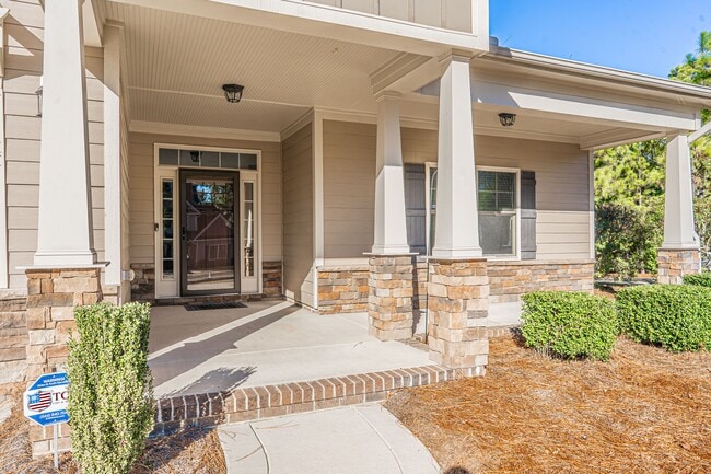 Foto del edificio - 100 Wiregrass Ln