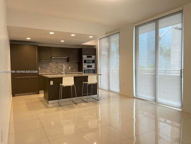 Foto del edificio - 7875 NW 107th Ave