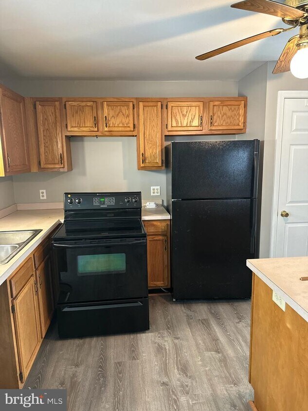 206 N Railroad Ave Unit A, DE 19947 Room for Rent in