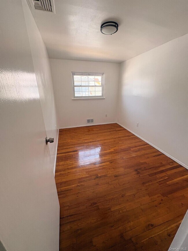 Foto del edificio - 140-23 161st St