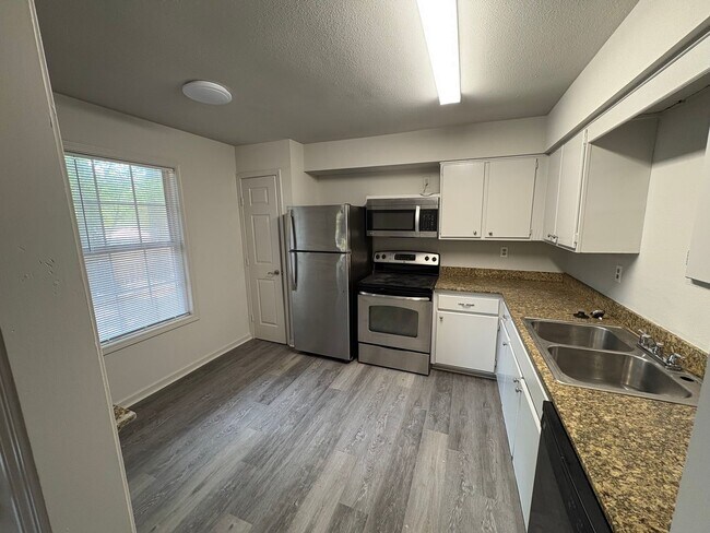 Foto del edificio - 2 Bedroom 1 Bath Apartment Close to Campus! Available Now!