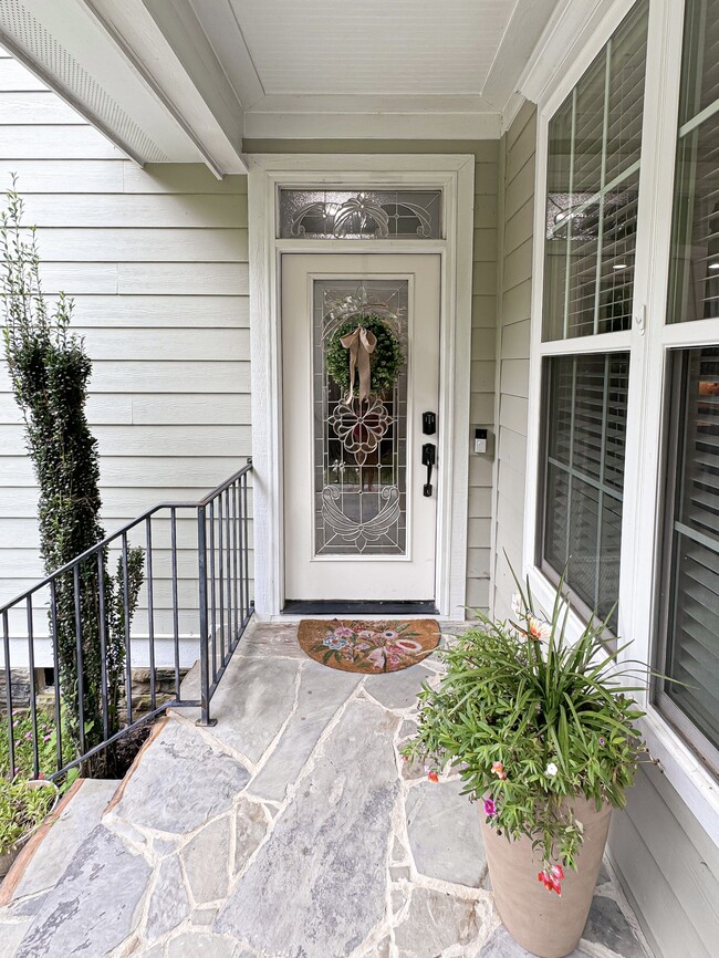 Building Photo - 93 Falconridge Dr