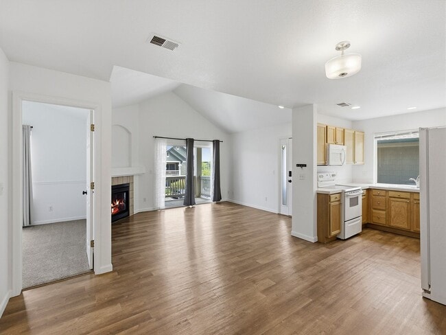 Building Photo - 5225 White Willow Dr