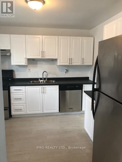 Photo principale - 93-93 Hansen Rd N
