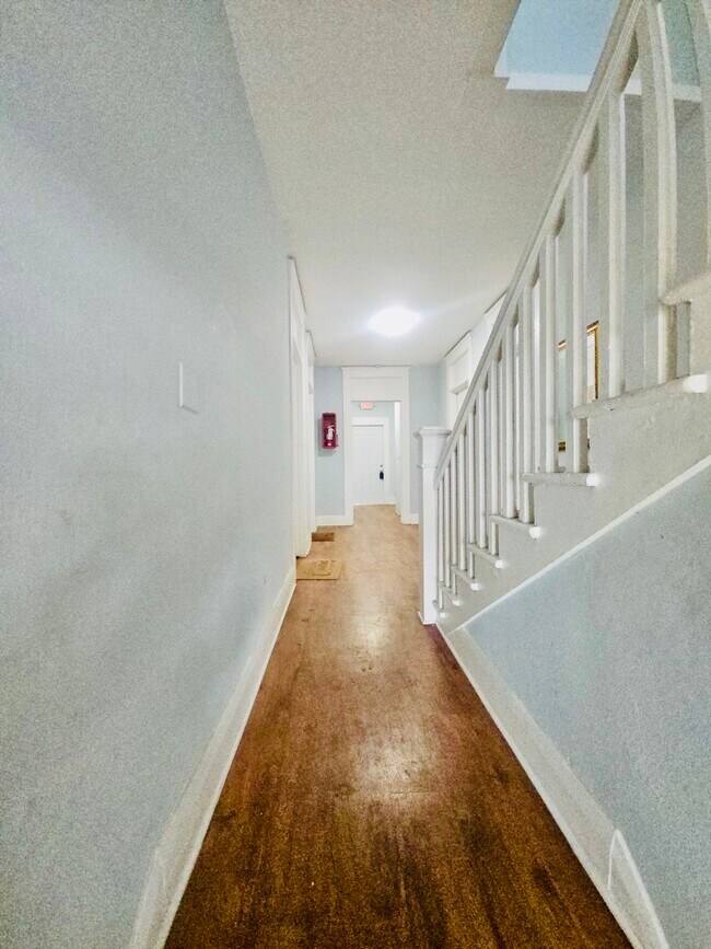 Foto del edificio - 2301 N Jefferson St, Apt 3