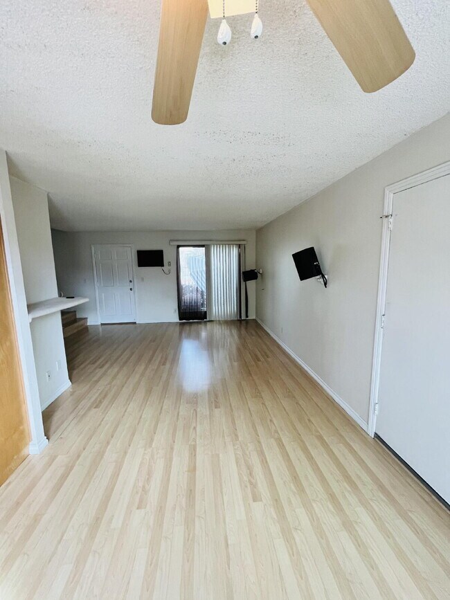 Foto del edificio - $2,500 - 2 Bed / 1.5 Bath Condo in La Mesa