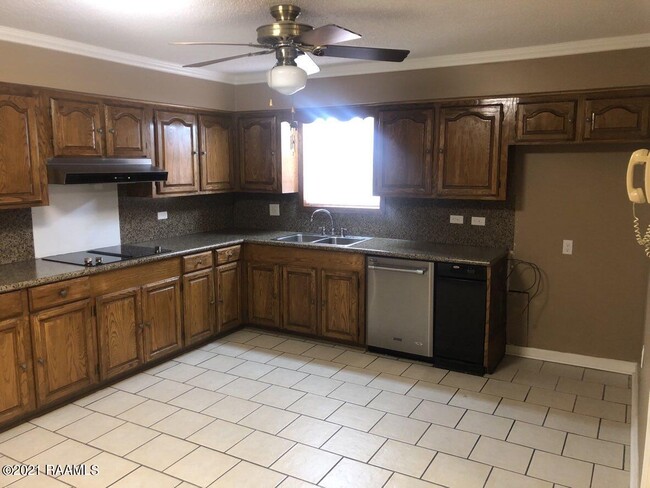 Building Photo - 2809 S Curtis Dr