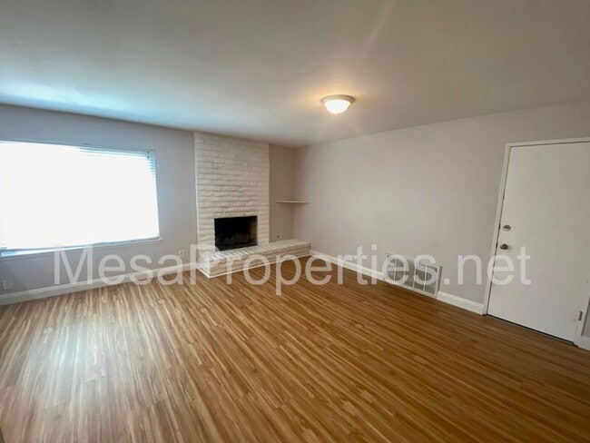 Building Photo - 1004 N Del Sol Ln
