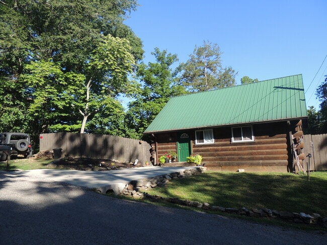 Large concrete parking area, for 2 cars - 6832 Piney River Rd N