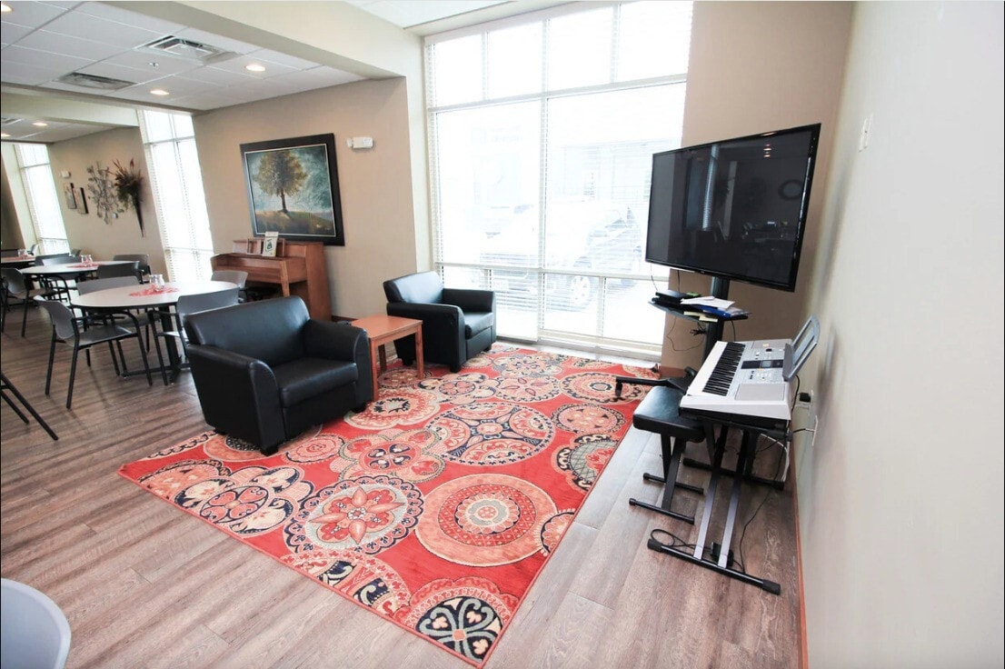 Building Photo - 620 N Main Ave