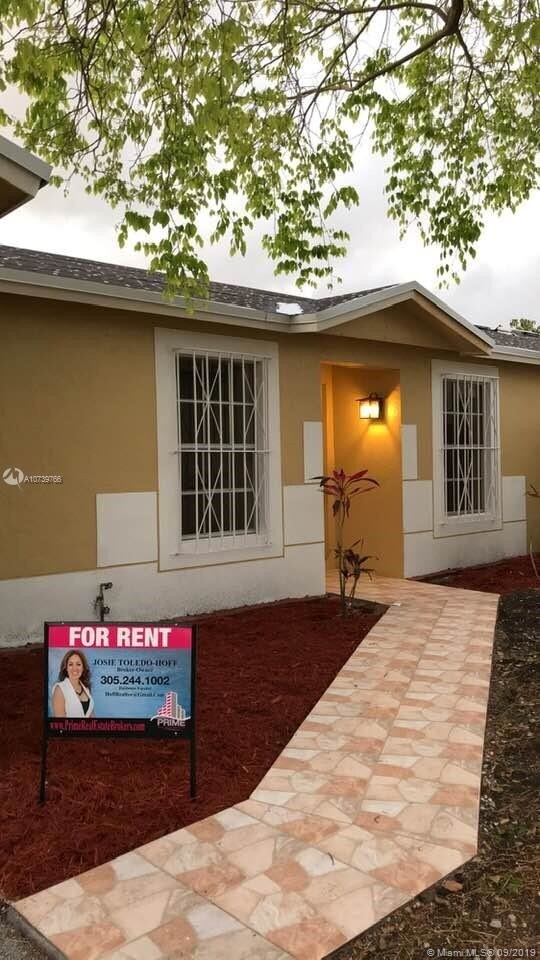 Building Photo - 18866 NW 63rd Ct Cir  18866 Hialeah FL 33015