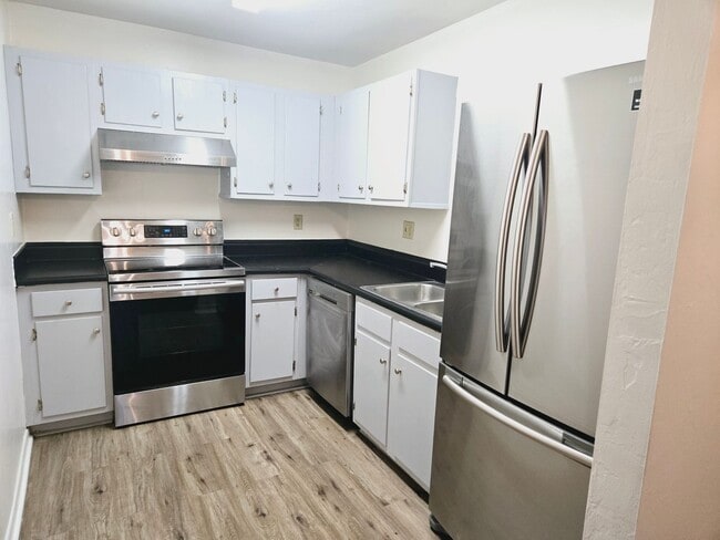 Photo - Beautifully updated 2 bd, 1.5 ba condo clo...
