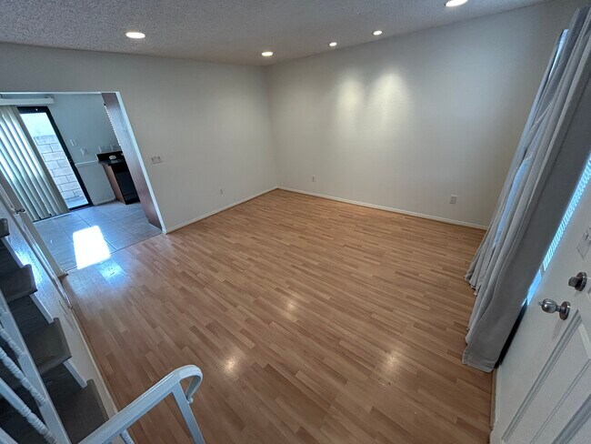 Foto del edificio - 205 Violet Ave