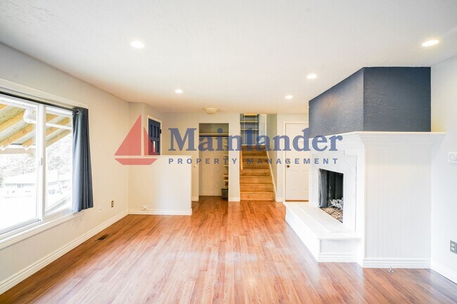 Building Photo - Great Split-Level Home Situated on a Large...