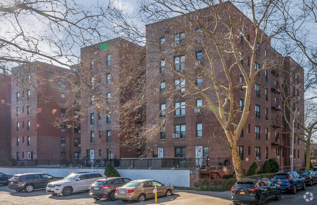 Building Photo - 2675 E 7th St