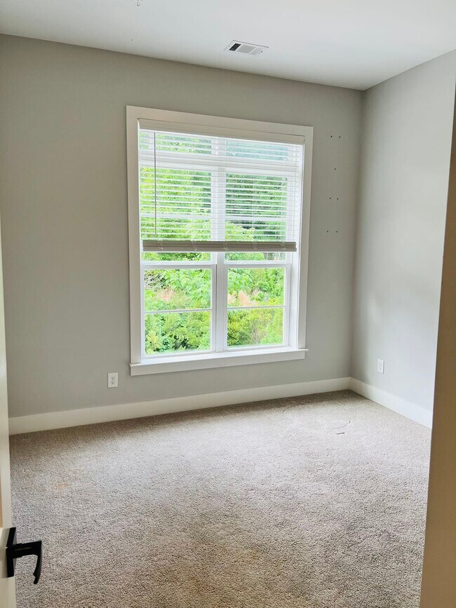 Building Photo - 2065 Parkside Ln