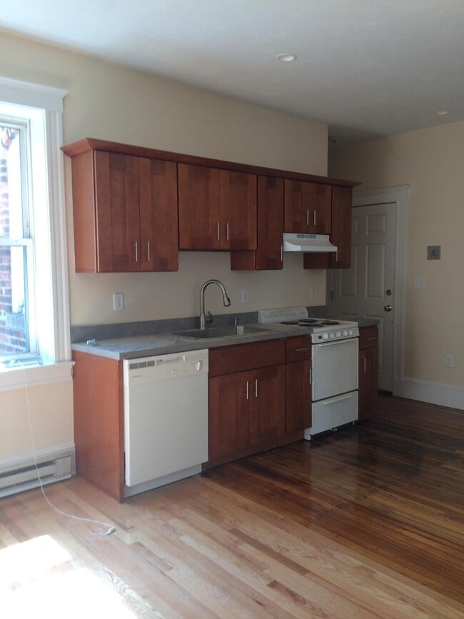 Building Photo - 883 Huntington Ave