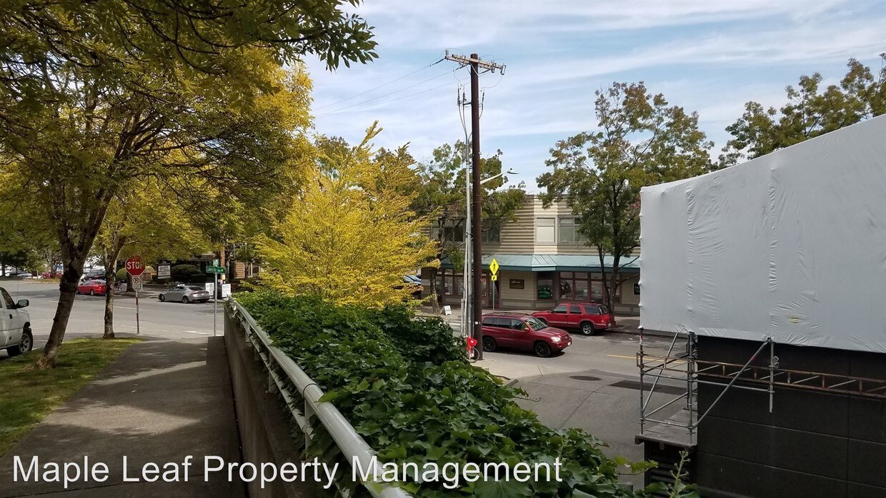 Foto principal - 2 br, 1.5 bath House - 121 Lakeside Ave #205