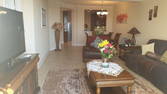 Foto del edificio - Stunning 3 bedroom top floor in Toscana FULLY FURNISHED