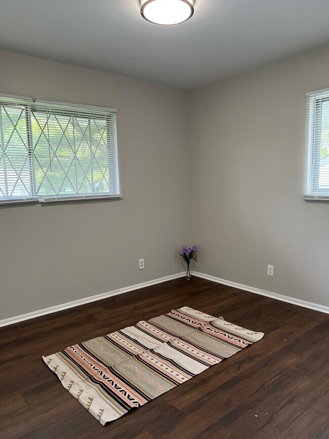 Foto del edificio - 3141 Norwich Ct