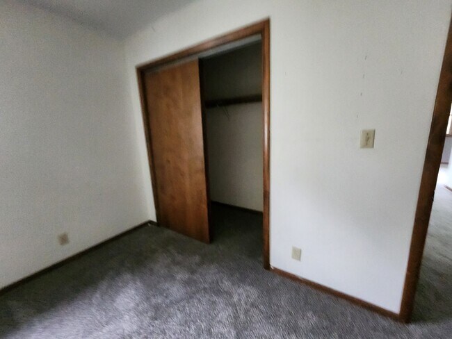 Armario del dormitorio sur - 6141 S State Rd 63