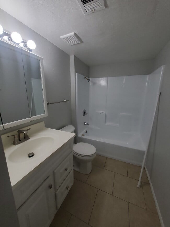 Building Photo - COMING SOON 2 Bed / 2 Bath – Updated – Pets Welcome – North Phoenix