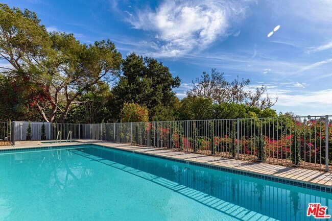 Foto del edificio - 6459 Sycamore Meadows Dr