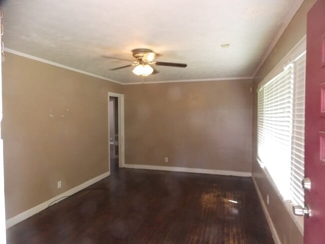 Building Photo - 215 Hillside Cir