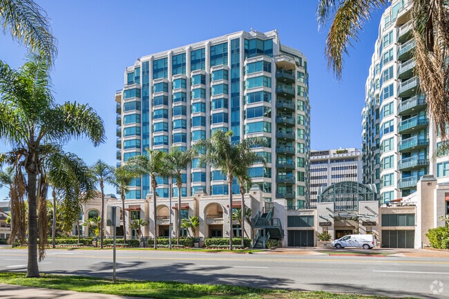 Park Laurel on the Prado